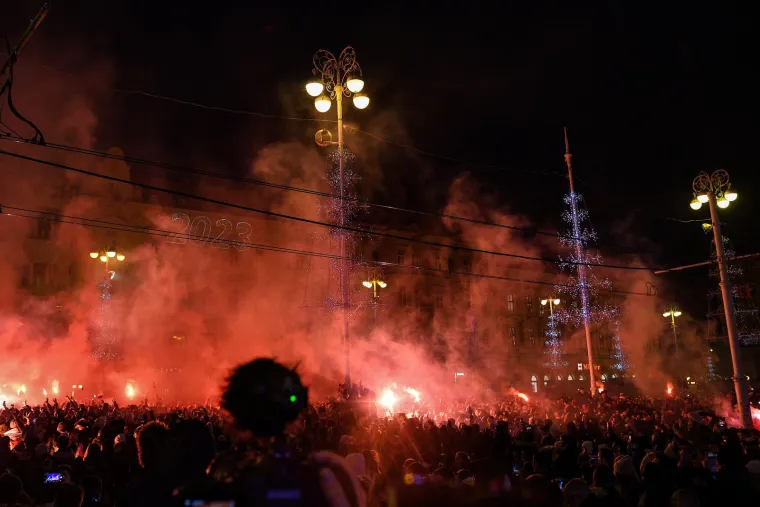 Zagrebački glavni trg podivljao nakon prekrasnog gola Oršića za 2:1: Počeo je šou s bakljama