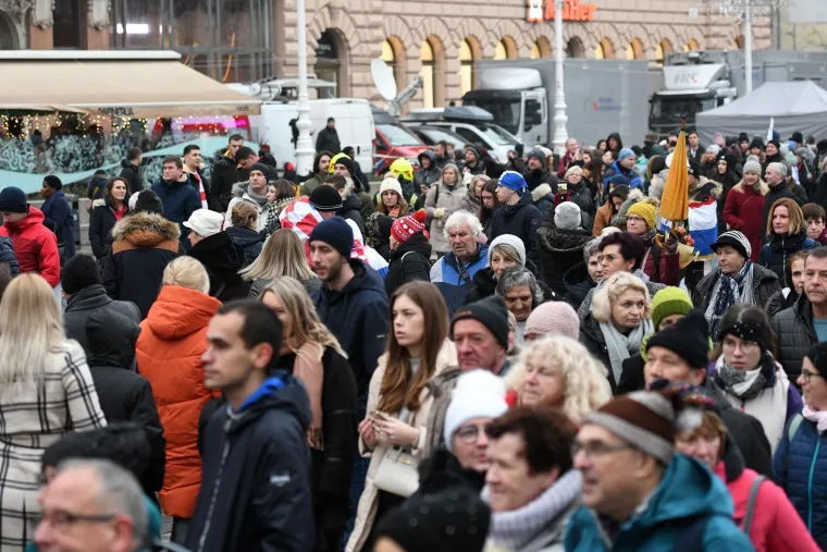 Navijači na Trgu bana Josipa Jelačića, Hrvatska - Maroko