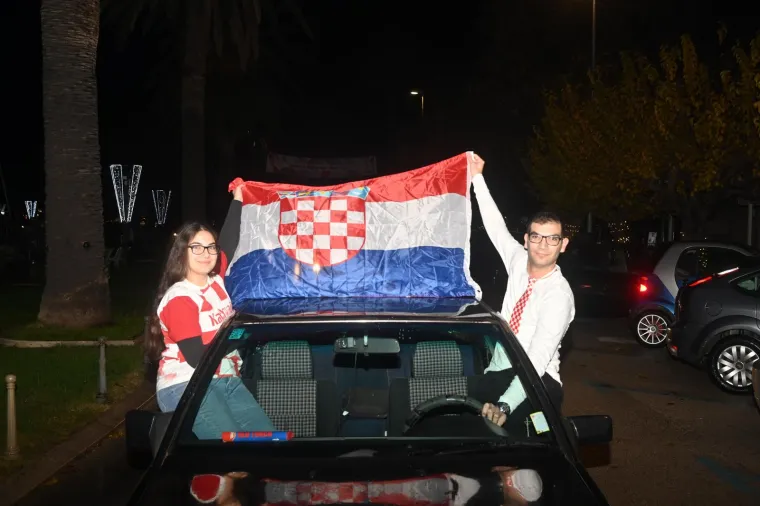 Makarska: Navijači nakon pobjede Hrvatske nad Marokom