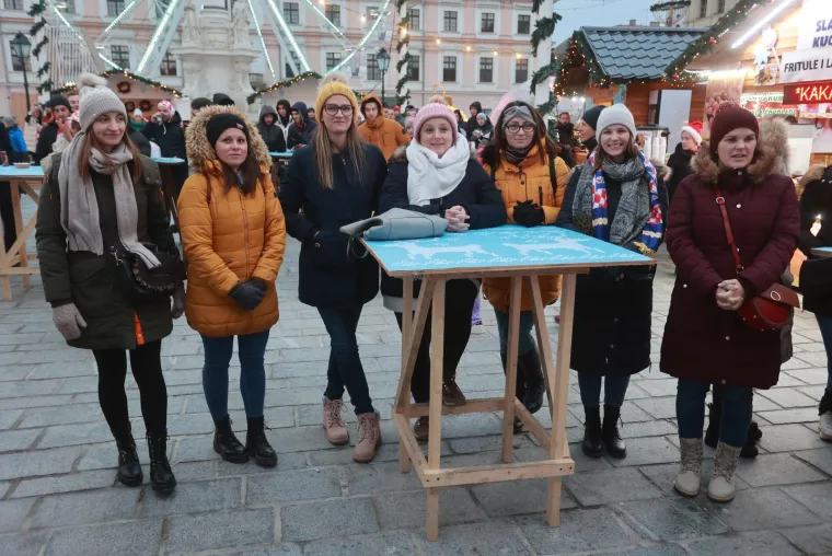 Navijači prate utakmicu Hrvatska - Maroko u Osijeku