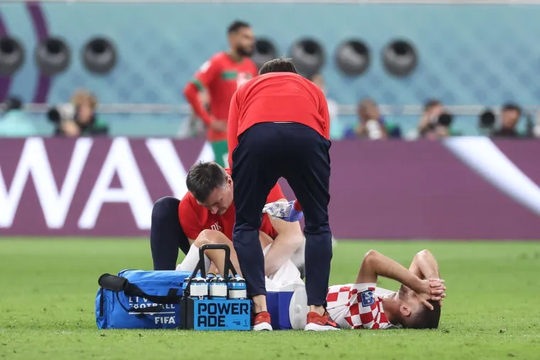 Pogledajte emotivan trenutak kada je Kramarić u suzama napustio teren: Evo &scaron;to znači nositi dres Vatrenih