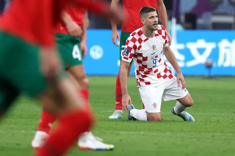 Pogledajte emotivan trenutak kada je Kramarić u suzama napustio teren: Evo &scaron;to znači nositi dres Vatrenih