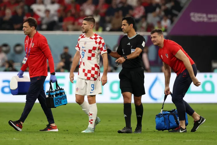 Pogledajte emotivan trenutak kada je Kramarić u suzama napustio teren: Evo &scaron;to znači nositi dres Vatrenih