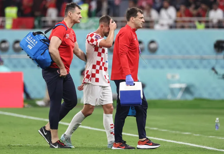 Pogledajte emotivan trenutak kada je Kramarić u suzama napustio teren: Evo &scaron;to znači nositi dres Vatrenih