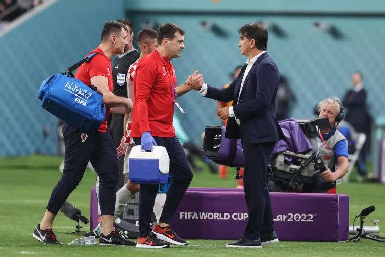 Pogledajte emotivan trenutak kada je Kramarić u suzama napustio teren: Evo &scaron;to znači nositi dres Vatrenih