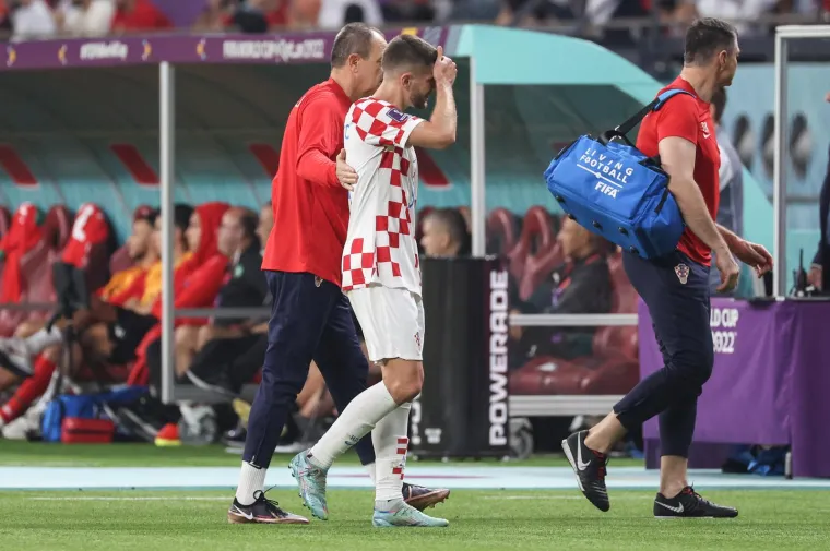 Pogledajte emotivan trenutak kada je Kramarić u suzama napustio teren: Evo &scaron;to znači nositi dres Vatrenih