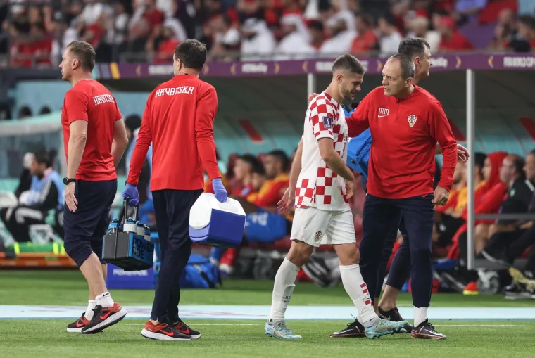 Pogledajte emotivan trenutak kada je Kramarić u suzama napustio teren: Evo &scaron;to znači nositi dres Vatrenih