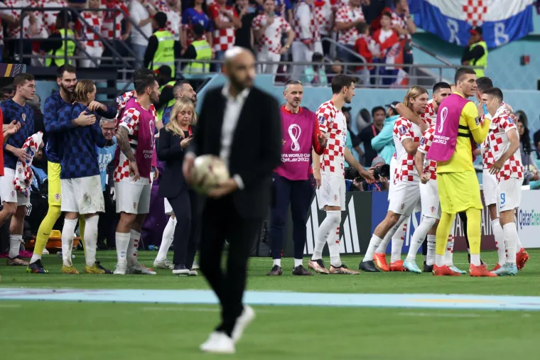 Vatreni slavili nakon pobjede Maroka: Pogledajte kakva je atmosfera zavladala na terenu nakon kraja utakmice