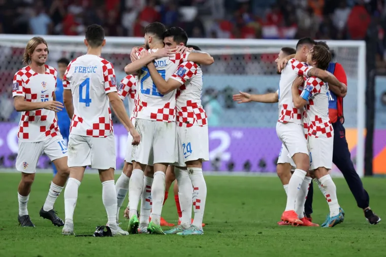 Vatreni slavili nakon pobjede Maroka: Pogledajte kakva je atmosfera zavladala na terenu nakon kraja utakmice