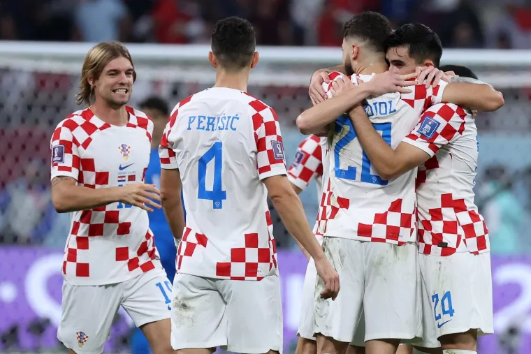 Vatreni slavili nakon pobjede Maroka: Pogledajte kakva je atmosfera zavladala na terenu nakon kraja utakmice