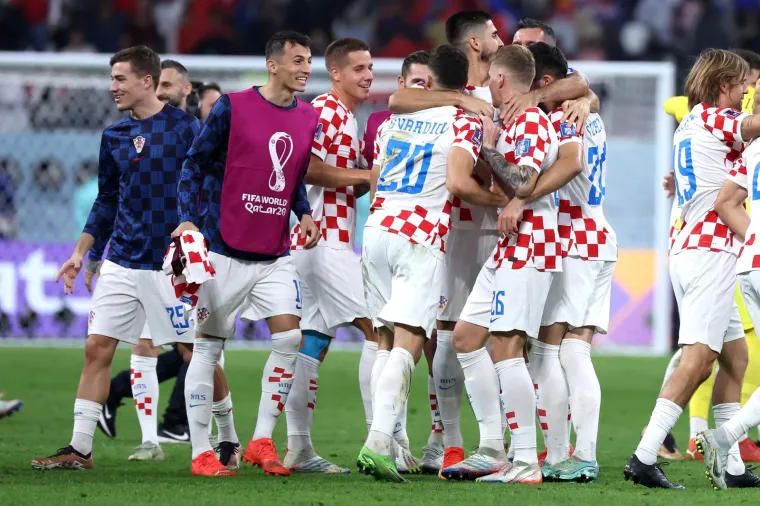 Vatreni slavili nakon pobjede Maroka: Pogledajte kakva je atmosfera zavladala na terenu nakon kraja utakmice