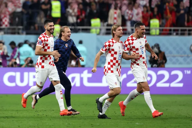 Vatreni slavili nakon pobjede Maroka: Pogledajte kakva je atmosfera zavladala na terenu nakon kraja utakmice
