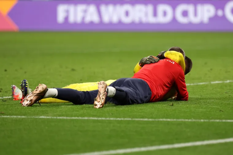 Vatreni slavili nakon pobjede Maroka: Pogledajte kakva je atmosfera zavladala na terenu nakon kraja utakmice