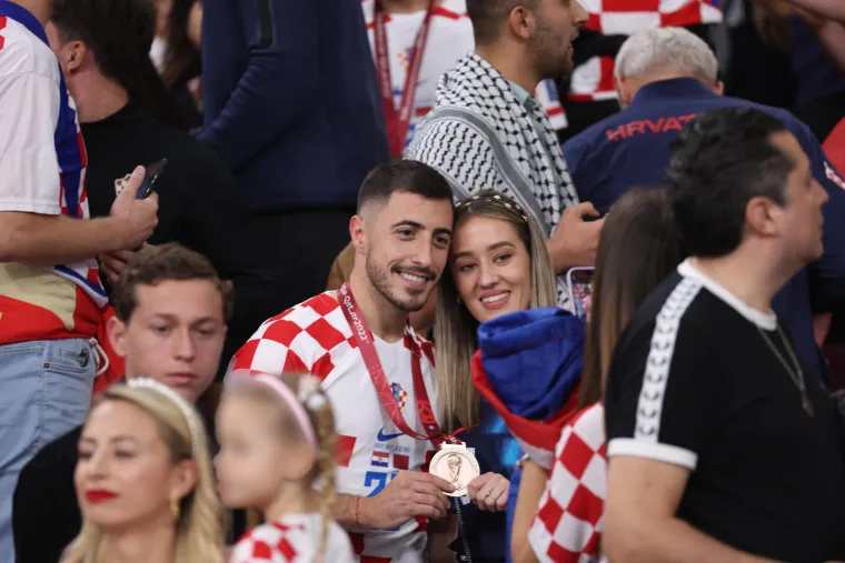 Pogledajte kako su slatki mali&scaron;ani Vatrenih ponosno ljubili i grlili očeve nakon utakmice