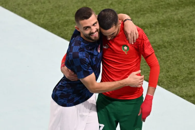 Ovo niste mogli vidjeti na TV-u. Pogledajte &scaron;to je Mateo Kovačić radio dok su ostali Vatreni slavili