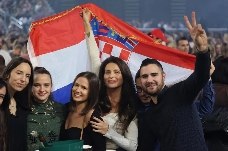 Navijači na koncertu Jelene Rozge