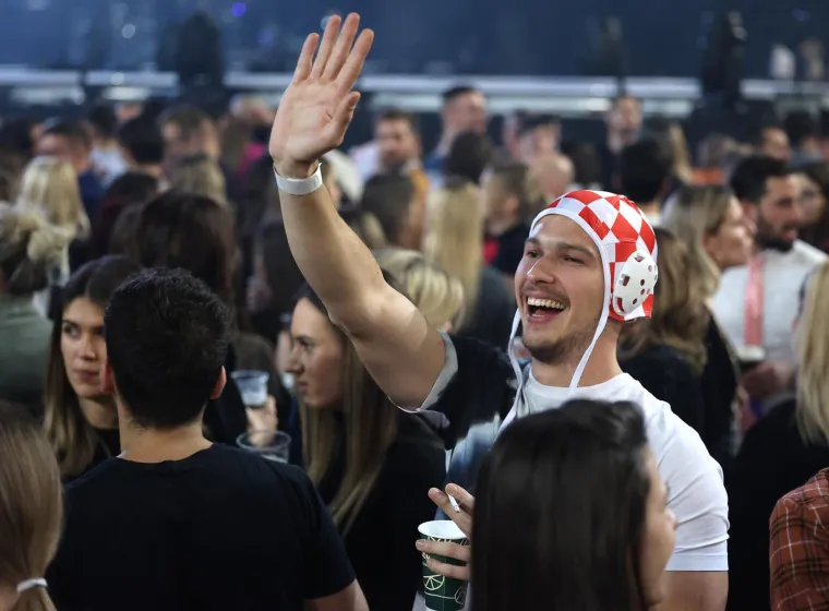 Navijači na koncertu Jelene Rozge