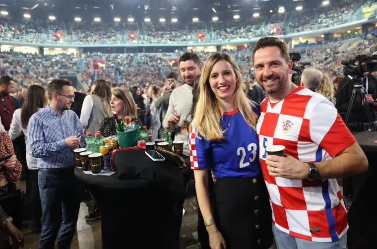 Navijači na koncertu Jelene Rozge