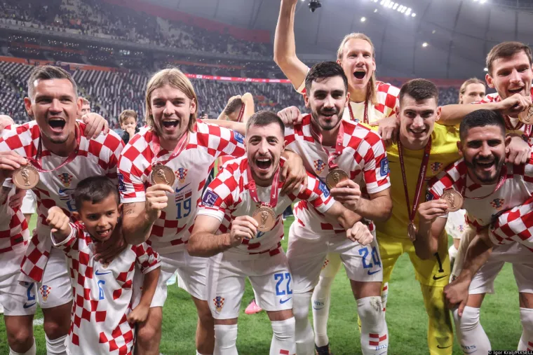 Prelijepa sestra Borne Sose itekako je plijenila pažnju na tribinama, a s njoj je navijala i djevojka mladog reprezentativca