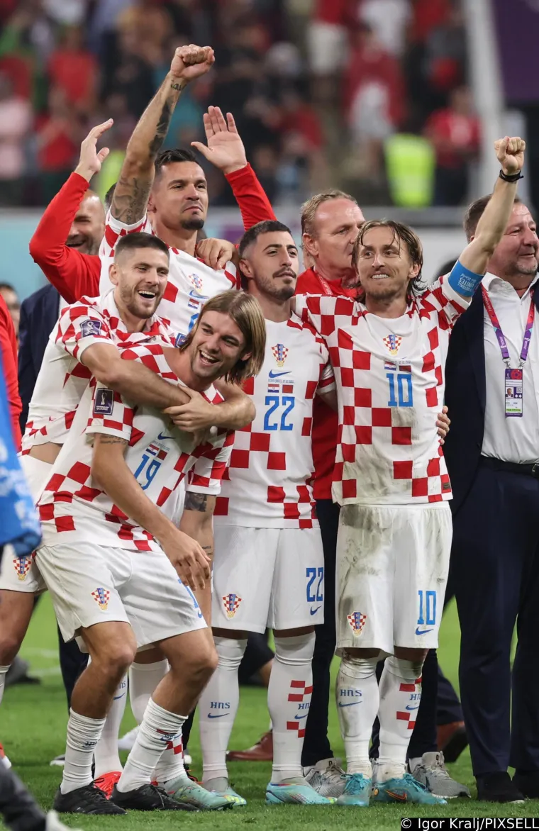 Prelijepa sestra Borne Sose itekako je plijenila pažnju na tribinama, a s njoj je navijala i djevojka mladog reprezentativca