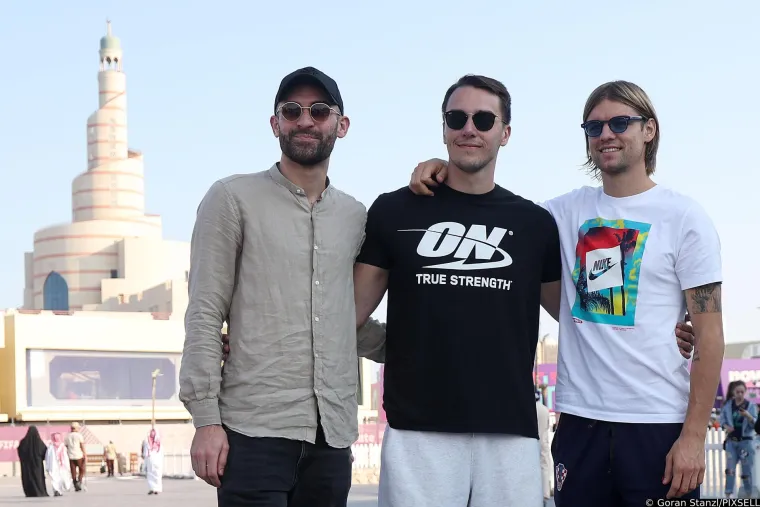 Prelijepa sestra Borne Sose itekako je plijenila pažnju na tribinama, a s njoj je navijala i djevojka mladog reprezentativca