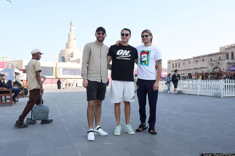 Prelijepa sestra Borne Sose itekako je plijenila pažnju na tribinama, a s njoj je navijala i djevojka mladog reprezentativca