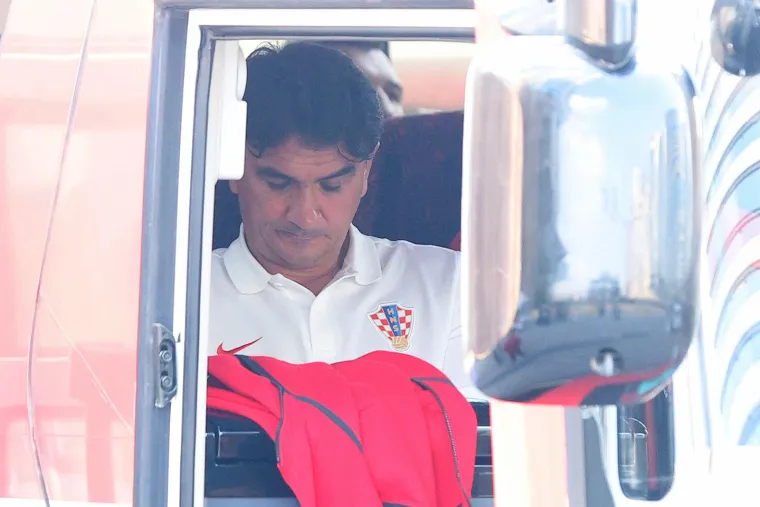 Rijetko kada ga vidimo vakvoga. Provjerite kako je izbornik Vatrenih Zlatko Dalić izgledao kada je napuštao hotel u Kataru