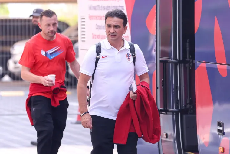 Rijetko kada ga vidimo vakvoga. Provjerite kako je izbornik Vatrenih Zlatko Dalić izgledao kada je napuštao hotel u Kataru