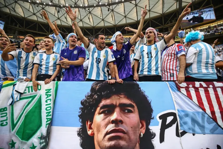 Ona zna kako privuči pozornost! Navijačica Argentine zasjenila svečano zatvaranje SP-a