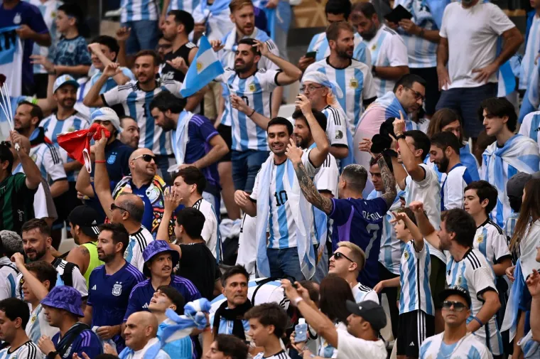 Staro, mlado i još nerođeno, svi su spremni: Donosimo navijačku atmosferu s velikog finala SP-a