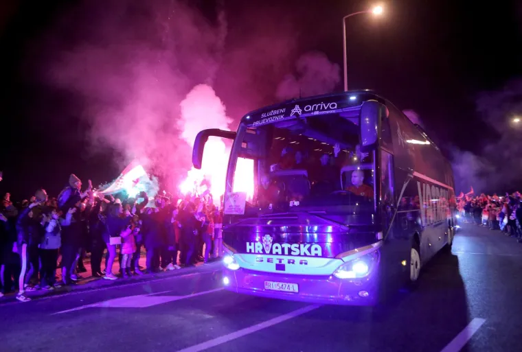 Doček Vatrenih: Navijači na Trgu bana Josipa Jelačića