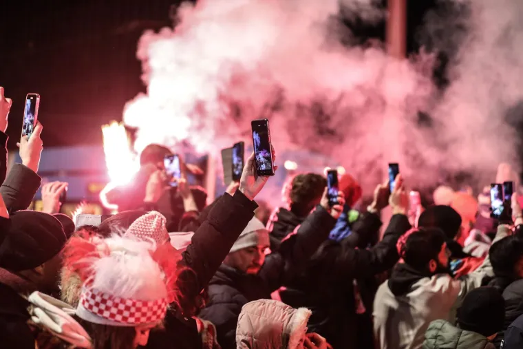Doček Vatrenih: Navijači na Trgu bana Josipa Jelačića