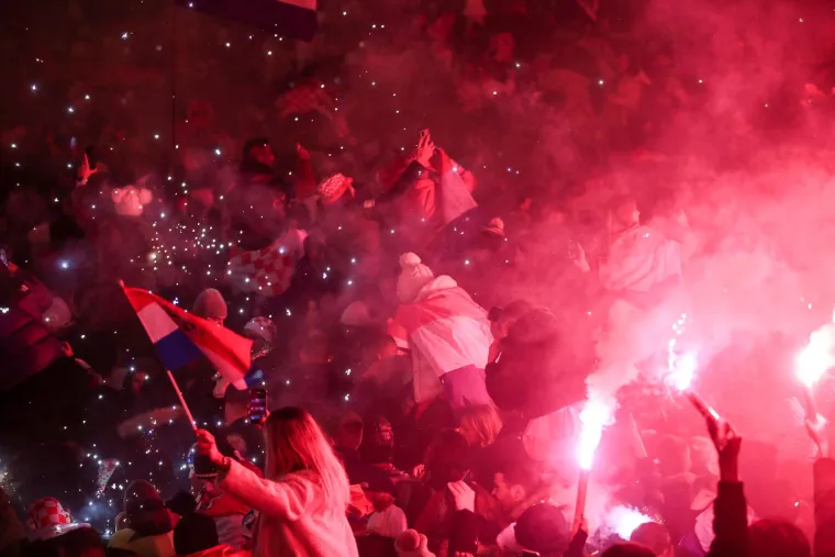 Doček Vatrenih: Navijači na Trgu bana Josipa Jelačića