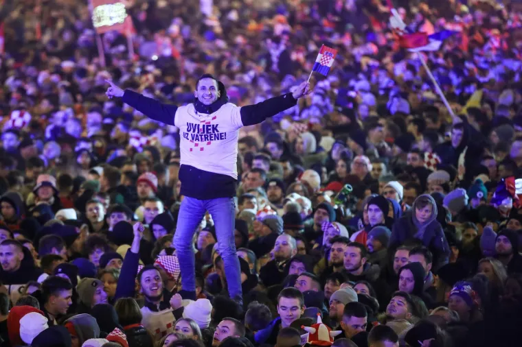 Doček Vatrenih: Navijači na Trgu bana Josipa Jelačića