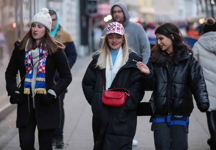 Doček Vatrenih: Navijači na Trgu bana Josipa Jelačića
