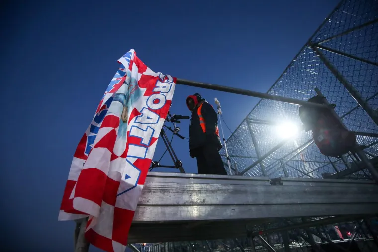 Nakon ovoga ćete ih voljeti još više. Pogledajte što su Dalić, Modrić i Kustić držali u rukama dok su izlazili iz aviona