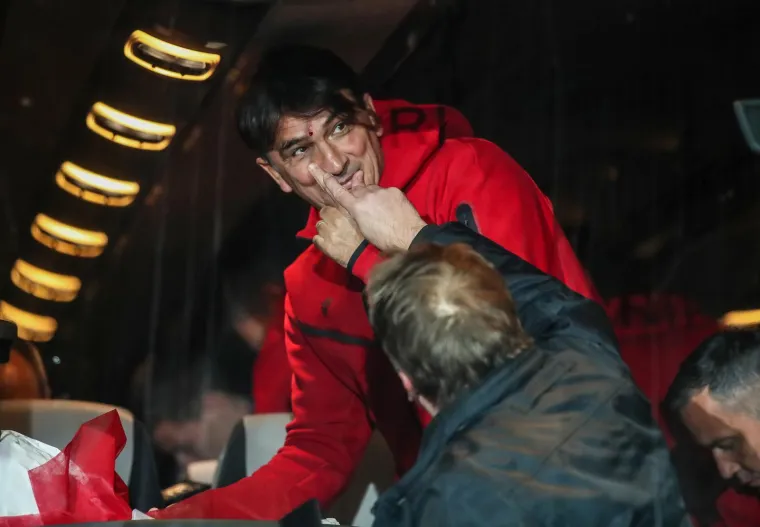Izbornik Dalić vratio se u Hrvatsku i odmah se ozlijedio. Počela mu je teći krv, pazite &scaron;to mu se dogodilo