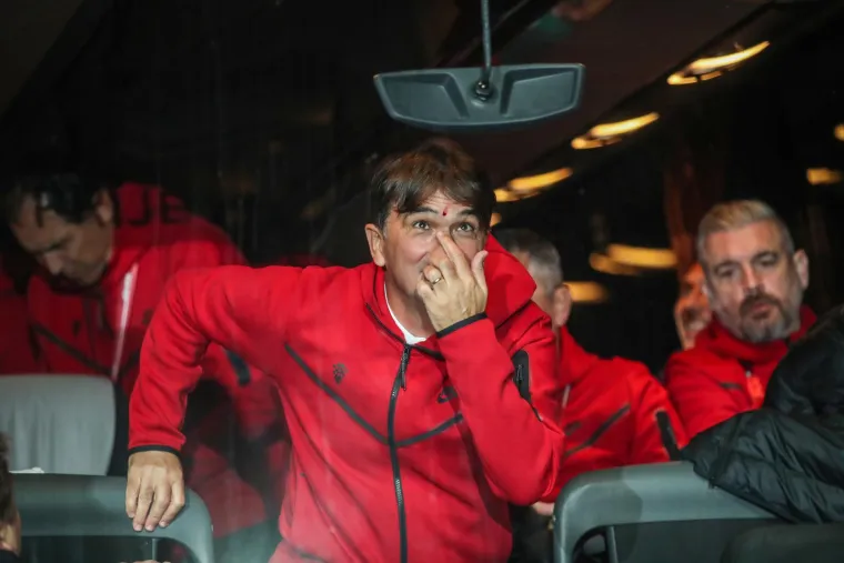 Izbornik Dalić vratio se u Hrvatsku i odmah se ozlijedio. Počela mu je teći krv, pazite &scaron;to mu se dogodilo