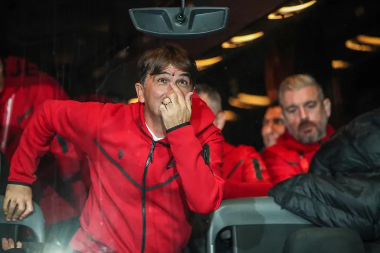 Izbornik Dalić vratio se u Hrvatsku i odmah se ozlijedio. Počela mu je teći krv, pazite &scaron;to mu se dogodilo