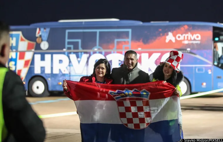 Izbornik Dalić vratio se u Hrvatsku i odmah se ozlijedio. Počela mu je teći krv, pazite &scaron;to mu se dogodilo