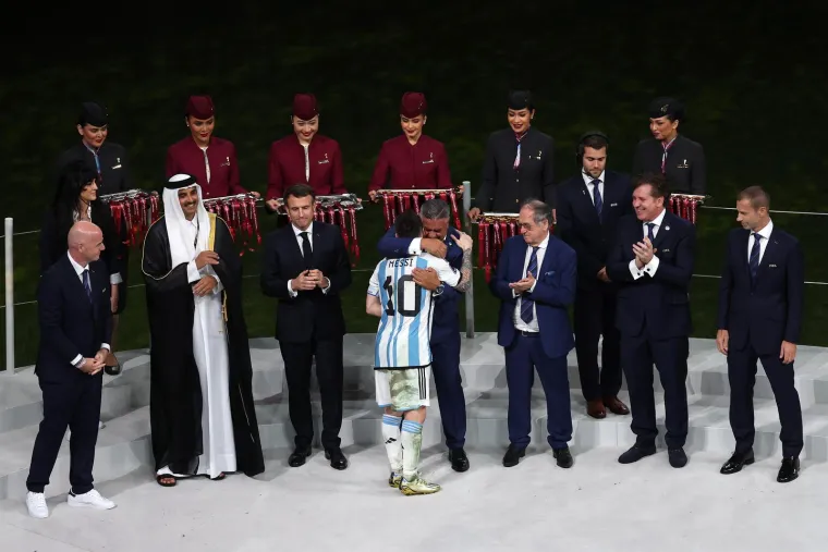 Detalj koji vam je možda promaknuo: Messi je napokon uspio, ali jeste li primjetili što su mu šeici napravili prije podizanja pehara