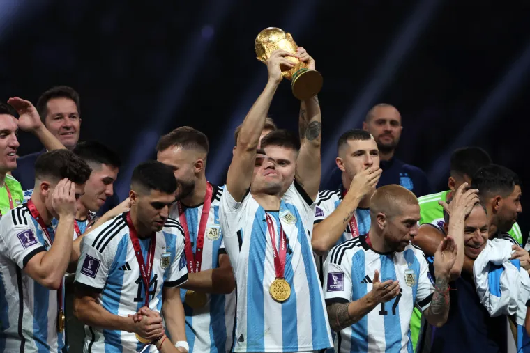 GALERIJA Messi izljubio šampionski pehar: Argentina uz vatromet proslavila naslov prvaka