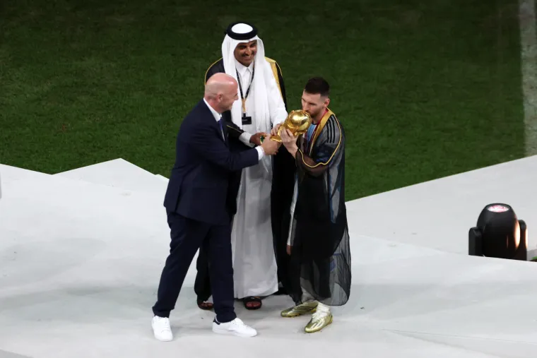GALERIJA Messi izljubio šampionski pehar: Argentina uz vatromet proslavila naslov prvaka