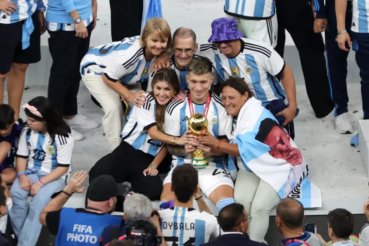 GALERIJA Messi izljubio šampionski pehar: Argentina uz vatromet proslavila naslov prvaka