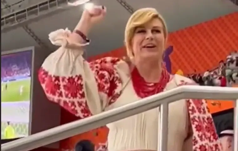 Sigurno niste očekivali da će se s njim fotkati. Evo koju je legendu Kolinda 'upecala' na stadionu