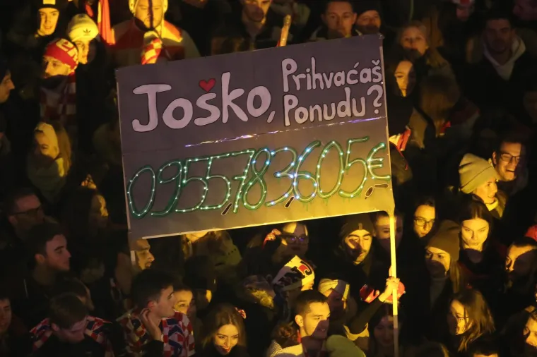 Žene pošandrcale za Gvardiolom, a i Livaković je 'meta'; Pogledajte najbolje poruke: 'Livi, brani me na sudu'