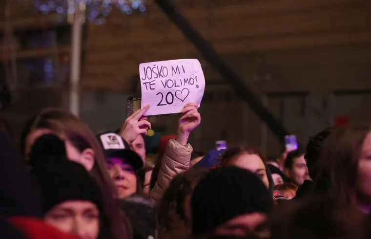 Žene pošandrcale za Gvardiolom, a i Livaković je 'meta'; Pogledajte najbolje poruke: 'Livi, brani me na sudu'