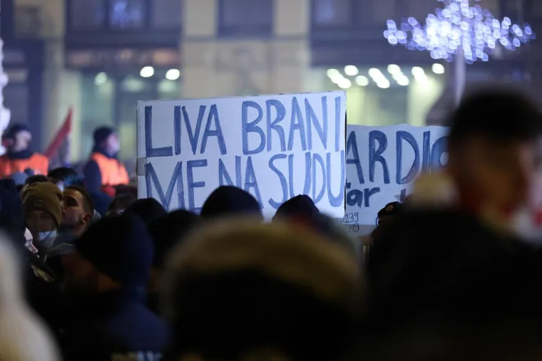 Žene pošandrcale za Gvardiolom, a i Livaković je 'meta'; Pogledajte najbolje poruke: 'Livi, brani me na sudu'