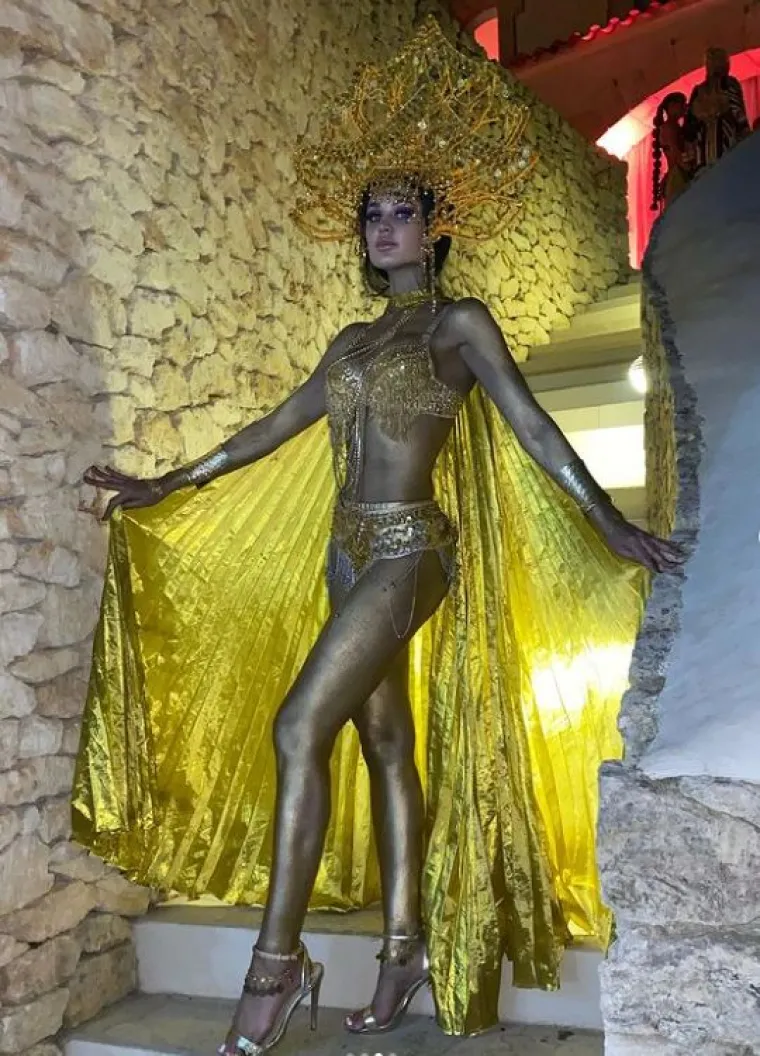 Ali olimpijac Toby Olubi (35) iz Claphama u južnom Londonu, bio je taj koji joj je prvi zapeo za oko u vili.