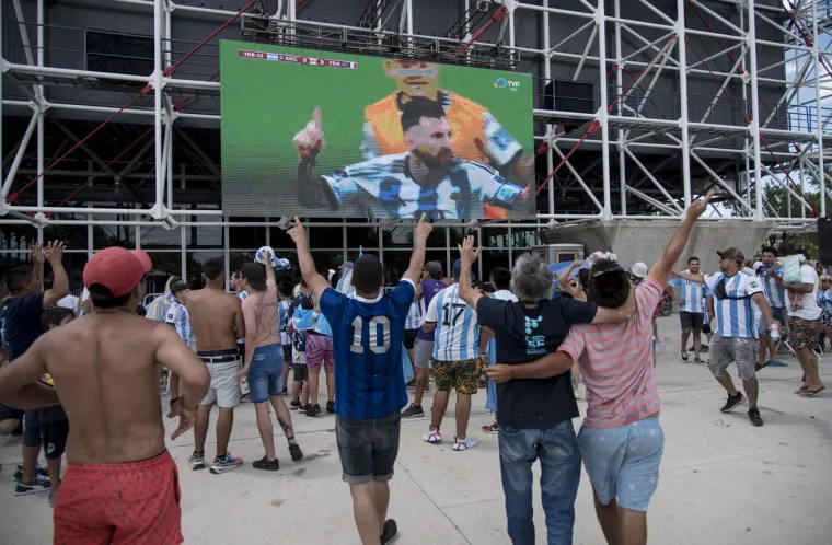 Može se kada se hoće: Luda proslava ujedinila navijače dva najveća rivala